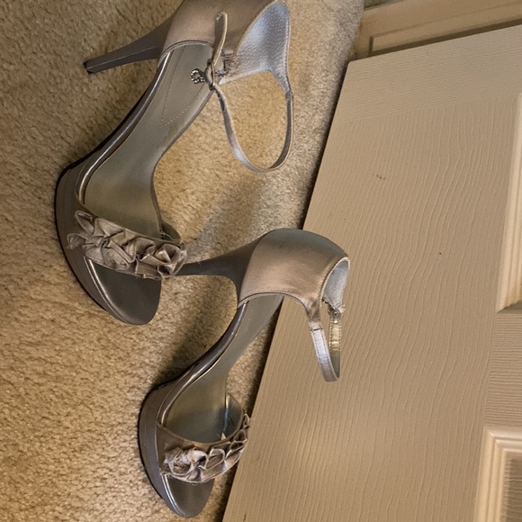 Heels - Picture 2 of 2